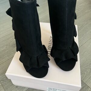 JustFab Black Ruffle Heeled Peep‎ Toe Bootie 6.5